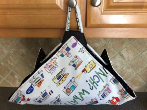 Beautiful affordable Christmas gifts - casserole carrier
